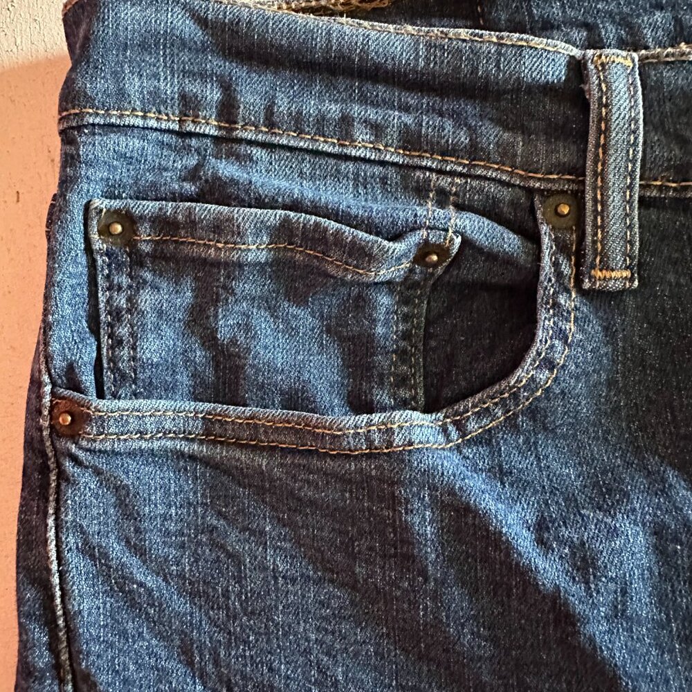 SOLD Levi's Men's 505 Regular Fit Denim Jeans - Barely Worn, Medium Wash - Picture 5 of 12